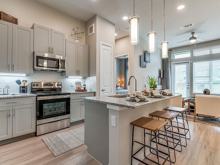 Jefferson North Collins Apartment Rentals - Arlington, TX | Zillow