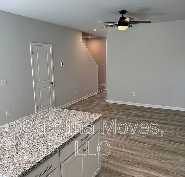 166 Randwick Ln — Photo 6