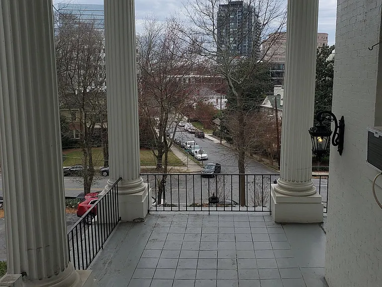 149 Peachtree Cir NE #19 — Photo 7