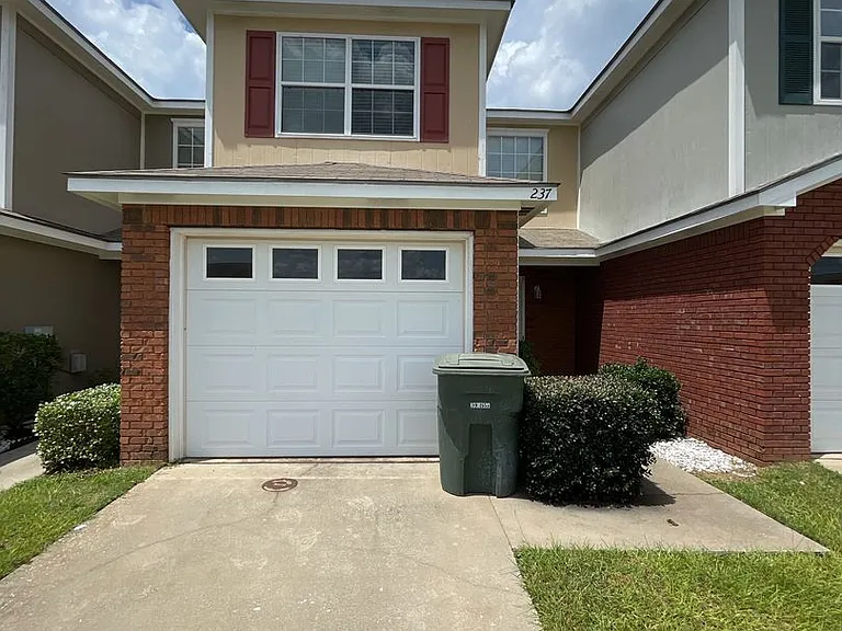 237 Wakefield Way — Photo 1