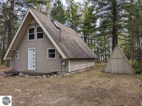 7117 Grove Dr, South Branch, MI 48761