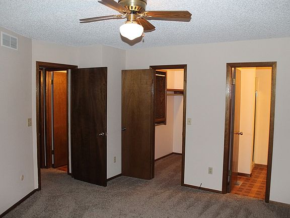 Master Bedroom /w walk in closet & bathroom