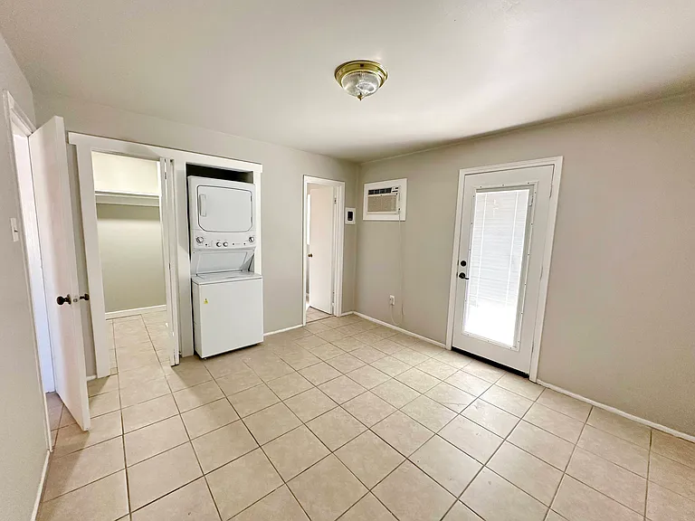 Renovated, Open Studios Near Unm / Cnm - Available Now! — Photo 21