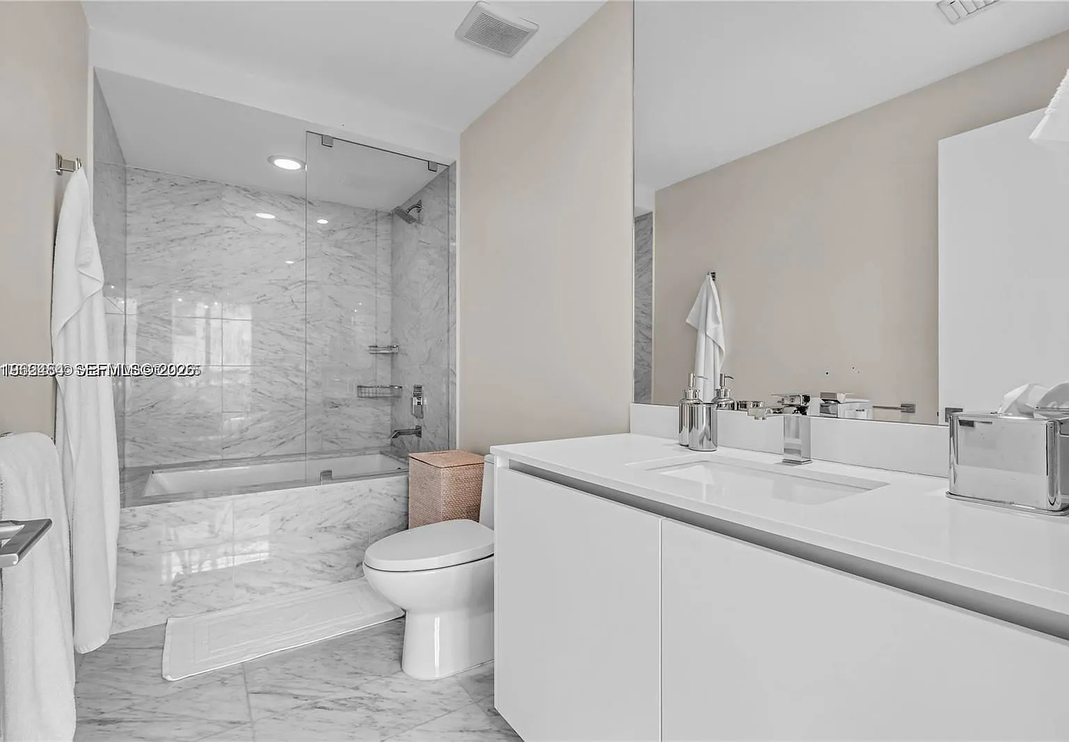 4 bed, 5.0 bath, 3341 sqft, $21,500 — Photo 4