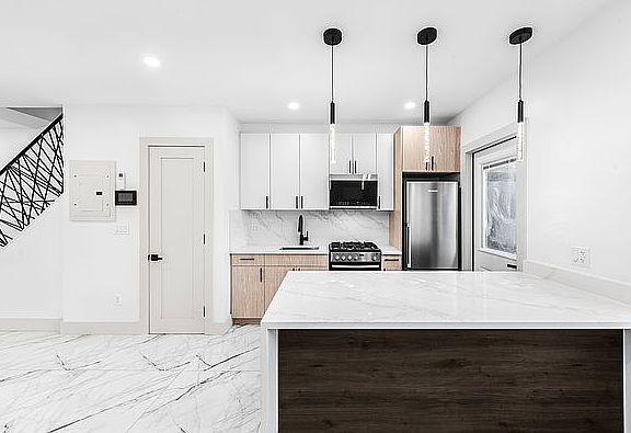 4th image of 563 New York Ave #1