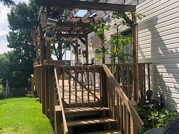 Side outdoor steps to deck