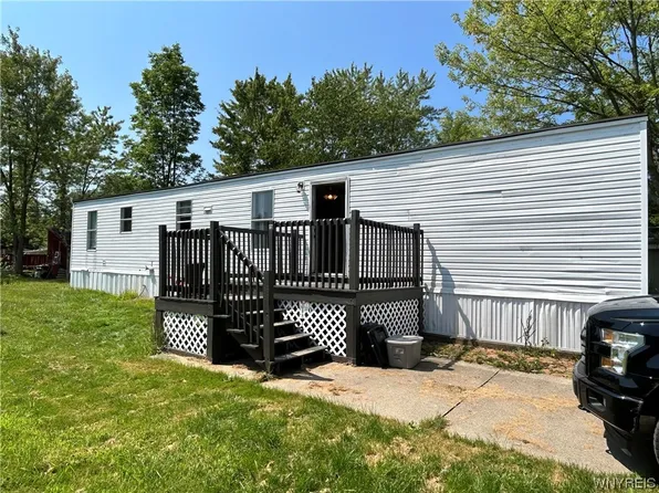 104 Poplar St, Alden, NY 14004