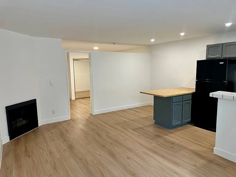 10911 Bloomfield St — Photo 9