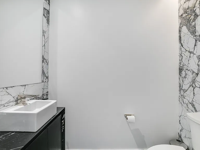 138 E 50th St #35A — Photo 14