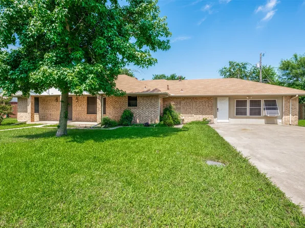 508 S Pedigo St, Pilot Point, TX 76258