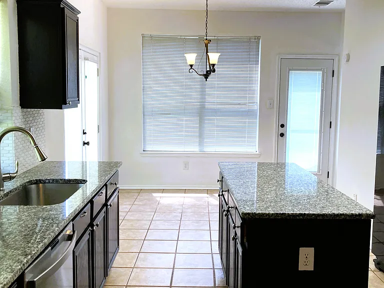 2078 Belvedere Dr — Photo 5