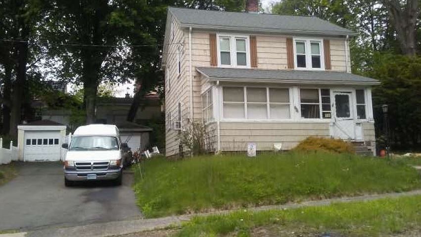 2nd image of 75 Buckingham St