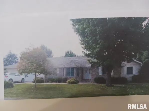 111 N Mulberry St, Sesser, IL 62884