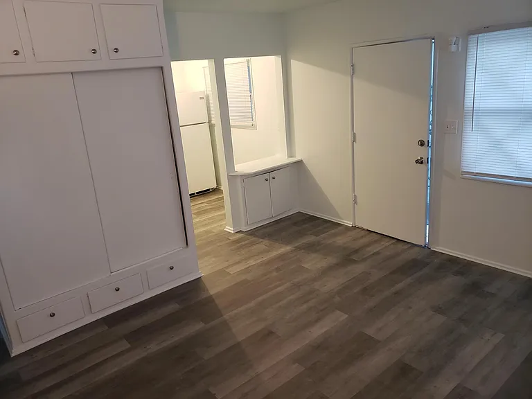 7627 Comstock Ave — Photo 2
