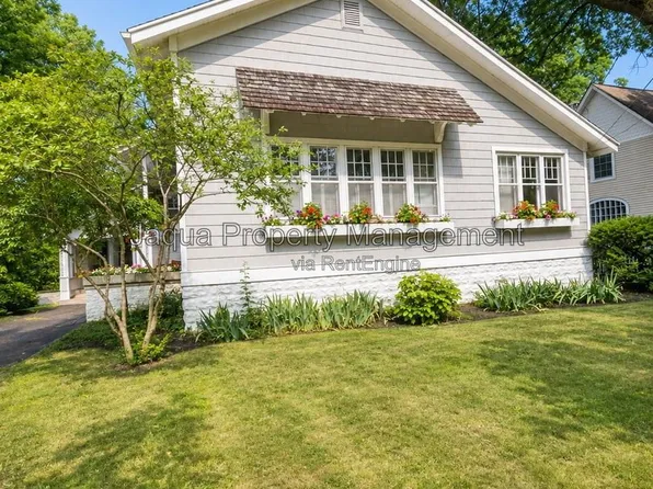 630 Pleasant St, Saugatuck, MI 49453