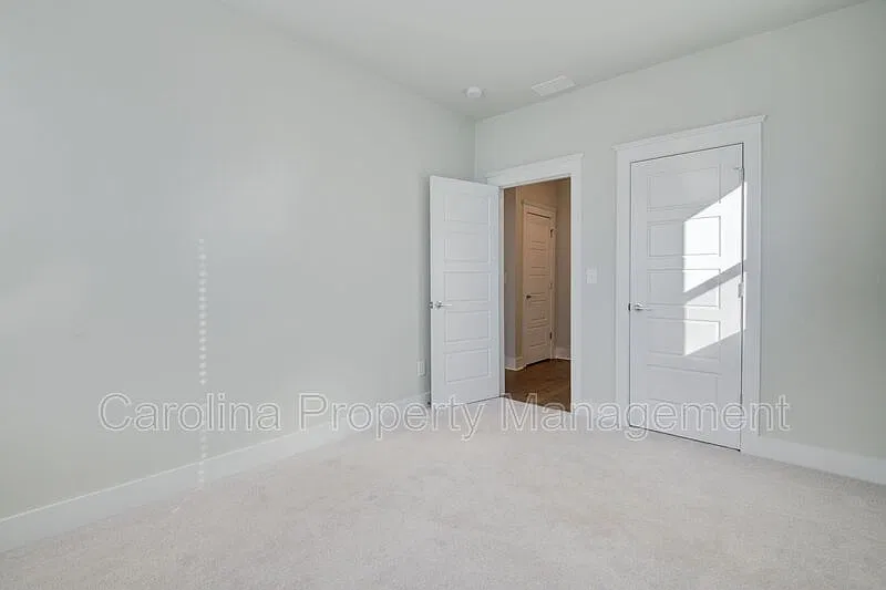 4 bed, 3.5 bath, 2041 sqft, $2,900 — Photo 4