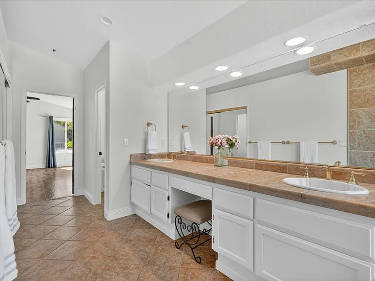 20452 Franciscan Way — Photo 31