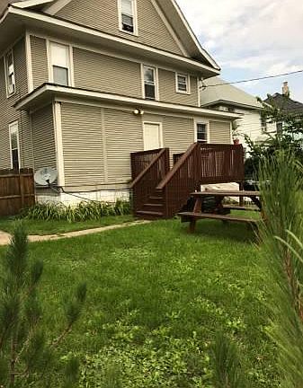 5th image of 916 Marshall Ave APT 1