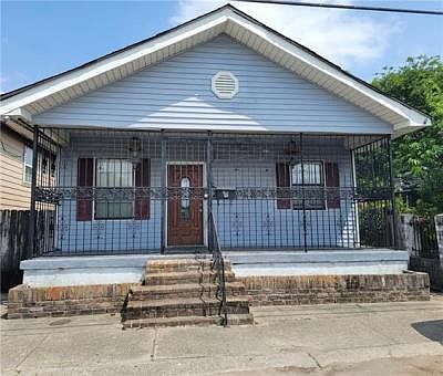 1st image of 3023 College Ct