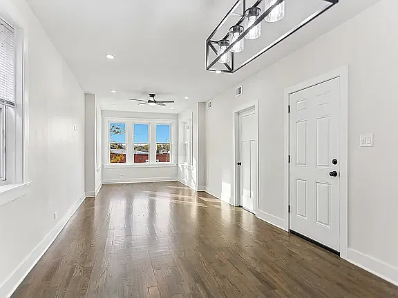 Building Photo - 4832 W Harrison St #2