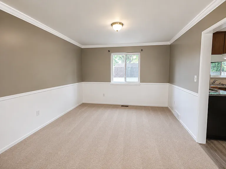 2382 Newbedford Dr — Photo 2