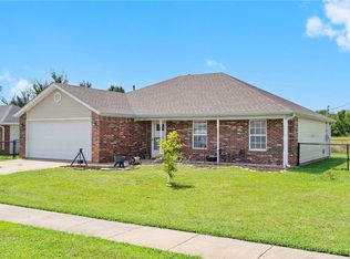 603 Magnolia St SW, Gravette, AR 72736