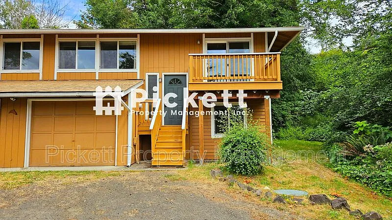 4629 Beach Dr E