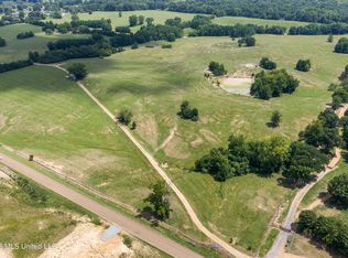 1000 Woolfolk Rd, Senatobia, MS 38668