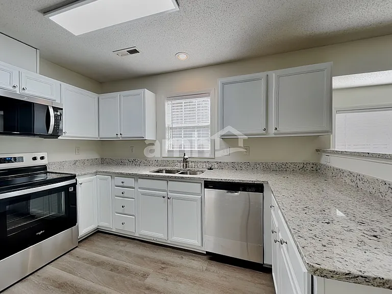 5640 Regent Village Dr — Photo 4