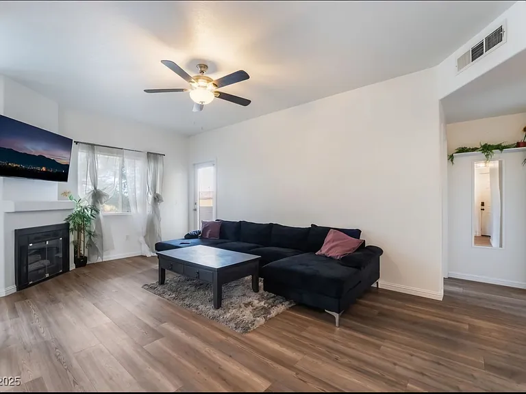1051 E Cactus Ave — Photo 4