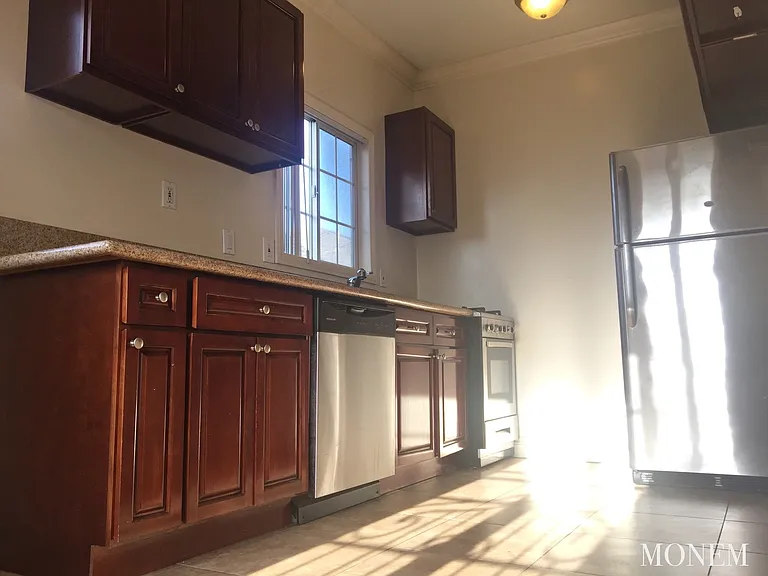 654 S Dunsmuir Ave — Photo 28