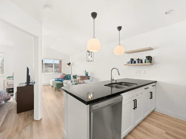 19774 56th Ave #308, Langley, BC V3A 3X6