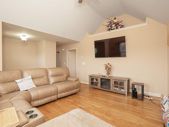 4th image of 55 Acton Loop Rd