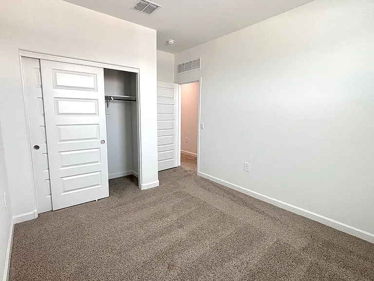 2055 W Sheridan Ave — Photo 11