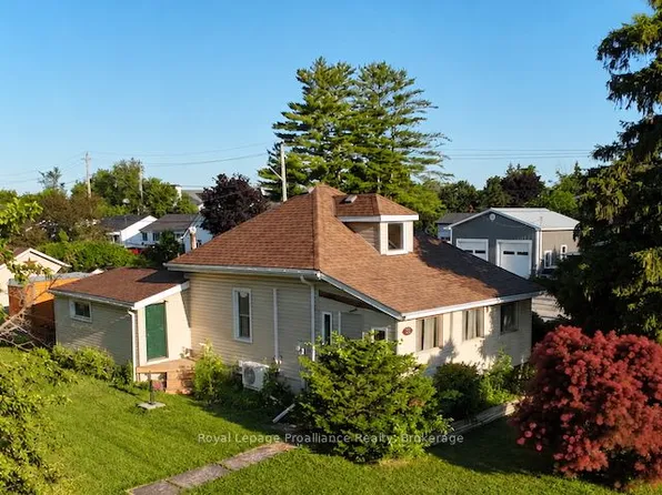 252 Sidney St, Quinte West, ON K8V 2T4