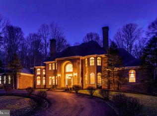 167 Yarnick Rd, Great Falls, VA