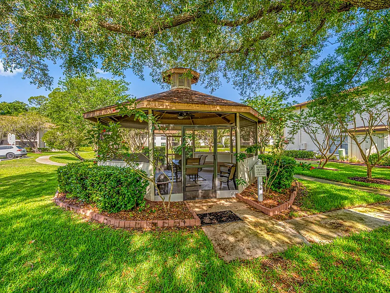 3301 Crystal Ct #D — Photo 41