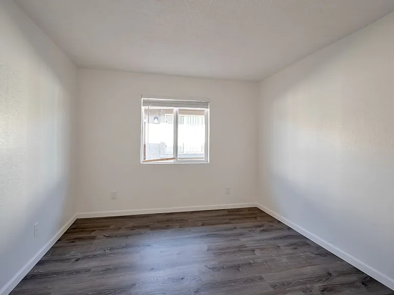 2234 W Hazelwood St — Photo 22