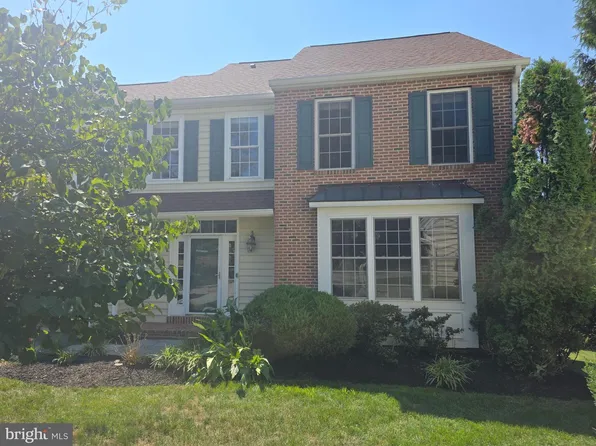 218 Hillsboro Mills Ln, Wallingford, PA 19086