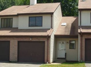 92 Oak Forest Dr, Manchester, CT 06042