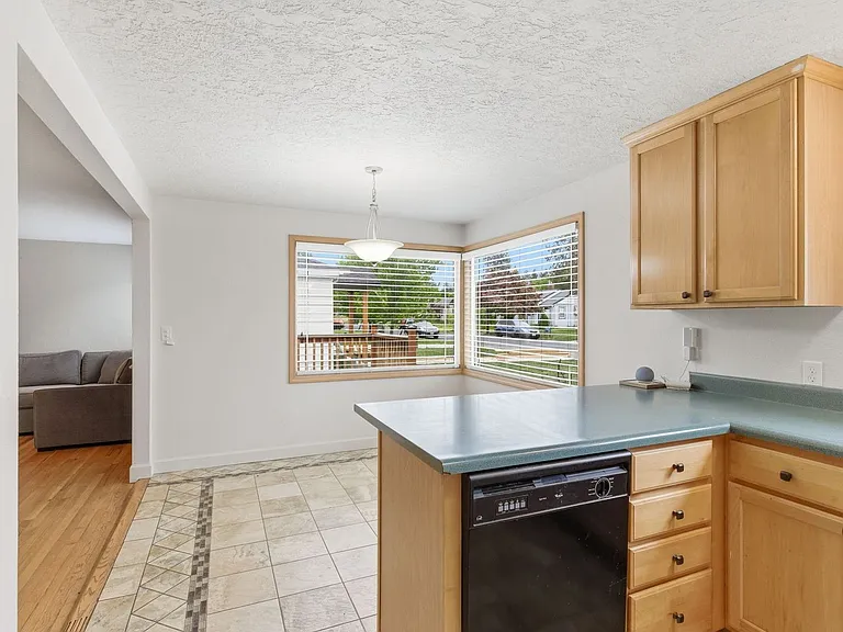 1017 E 40th Ave — Photo 11