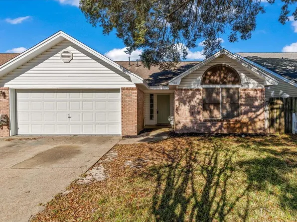 926 Village Ln, Fort Walton Beach, FL 32547