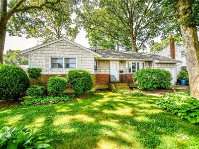 6 4th Avenue, Farmingdale, NY, 11735