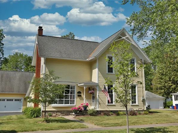 48 Monroe St, Honeoye Falls, NY 14472