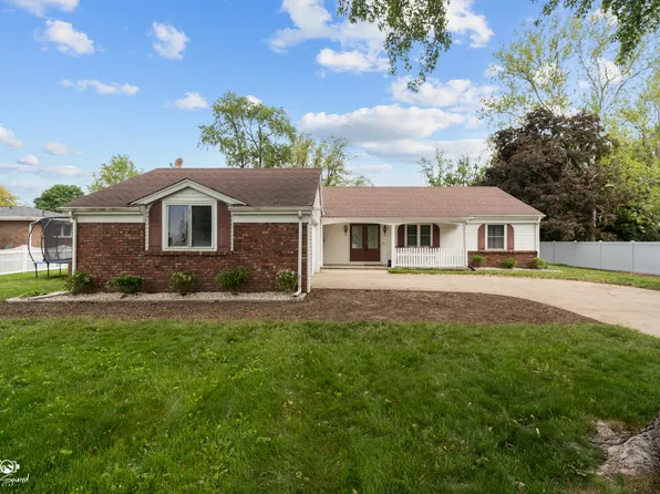 1245 W Lotus Ln, Kankakee, IL 60901