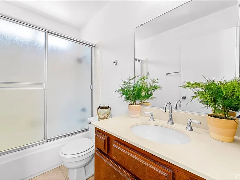 1407 Lakeside Ln — Photo 36