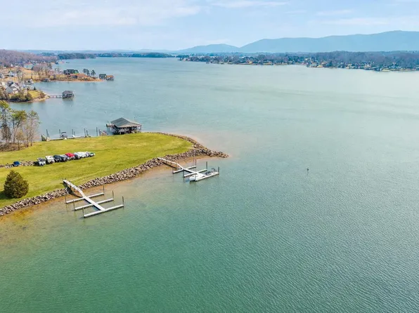 17 Alpine Dr, Union Hall, VA 24176