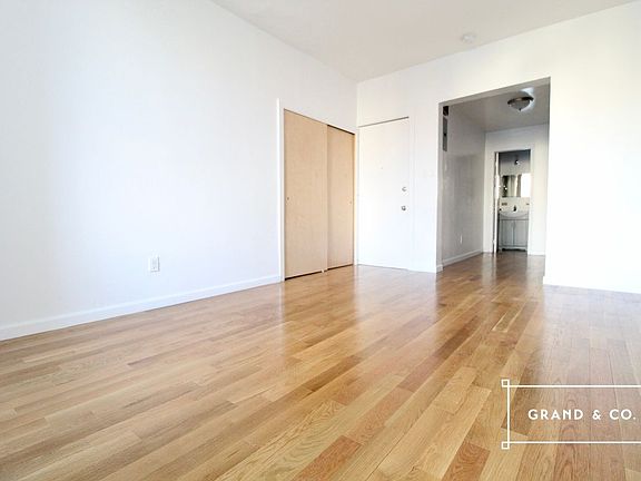 5th image of 670 Manhattan Ave APT 2B