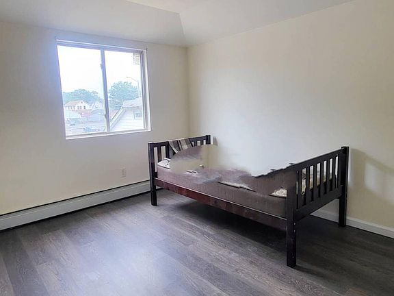 4th image of 11534 172nd St