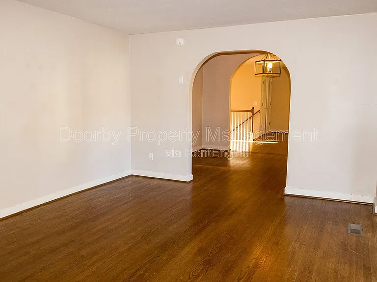 1711 Ashton St — Photo 5